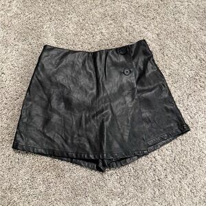 Old Navy Black Women's Faux Leather Skorts